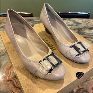 Bandolino Women's Cream Heels with Buckle Accent